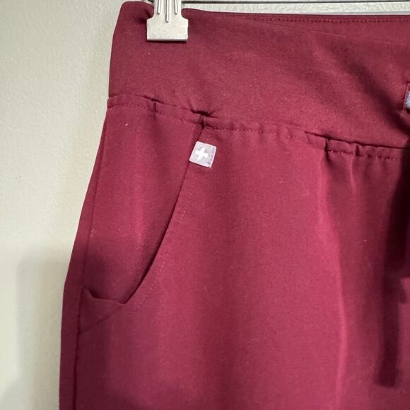 Figs Zamora jogger in cranberry color size petite medium - Picture 5 of 9